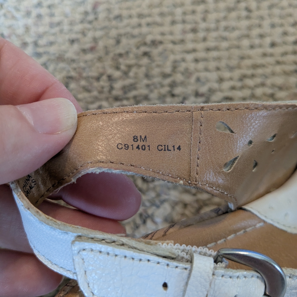 B.o.c. White Tan Sandals with Peep-Toe and Slingback - Picture 4 of 4